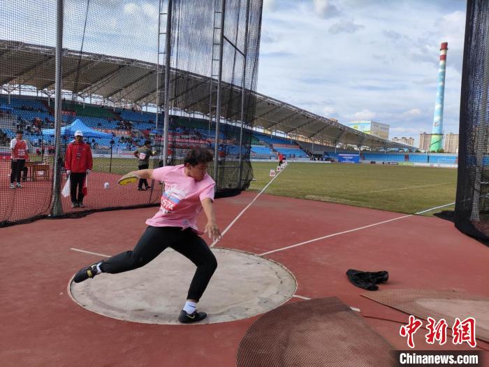 哈尔滨阿城区体育场举行的中国田径大众达标系
