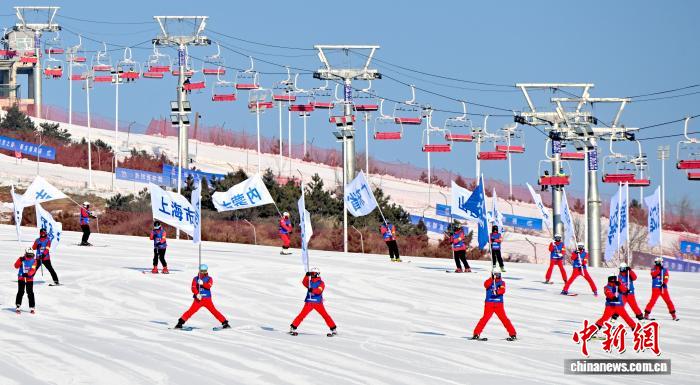 大同冰雪盛宴启幕 900人共赴冰雪之约