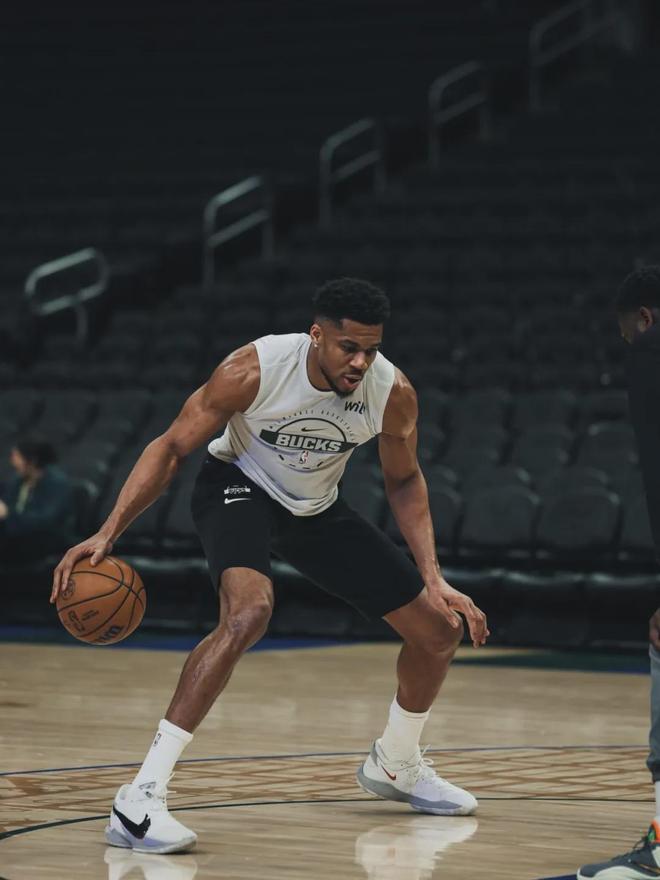 字母哥伤退致雄鹿陷困境 伤病困扰职业生涯高光