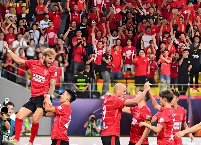 成都蓉城亚冠遭亚足联罚款3000美元 6黄牌引争议