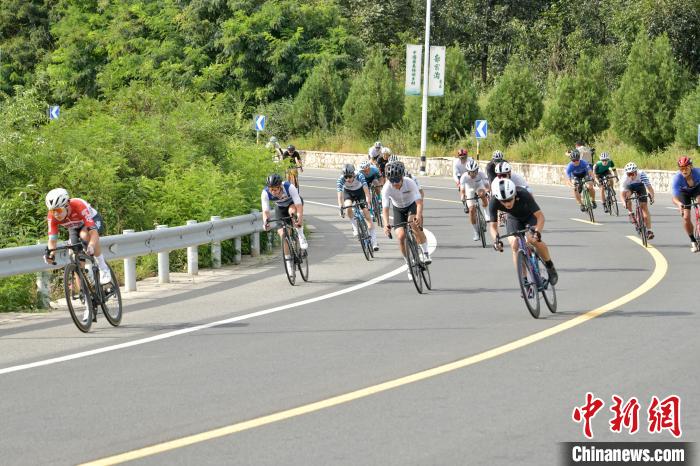 第八届“和谐杯”京津冀公路自行车赛蓟州站开