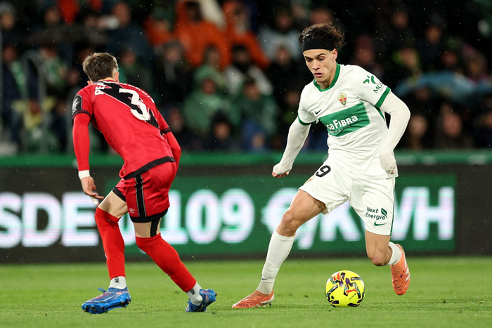 巴萨瞄准国际米兰后防核心巴斯托尼 折价方案引