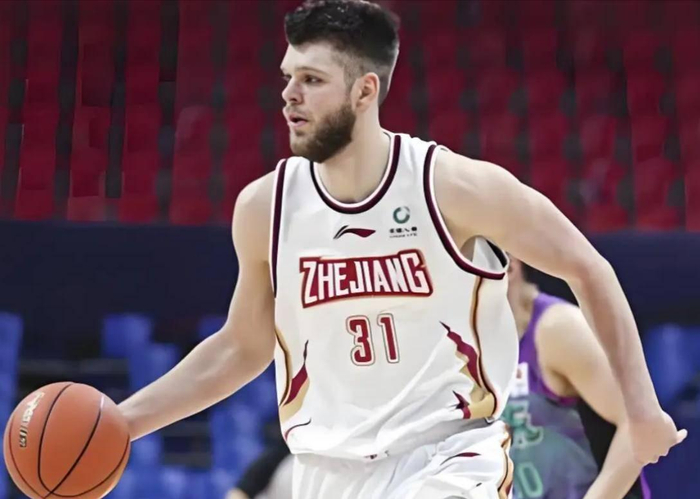 广东队休赛期备战冲刺：拉科塞维奇注册在即，