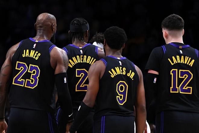 湖人两连胜奠定系列赛优势 拉拉维亚防守积极助